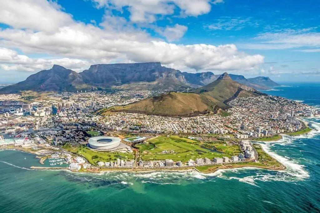 Deer Park Apartment Cpt - With Sweeping Views Cape Town